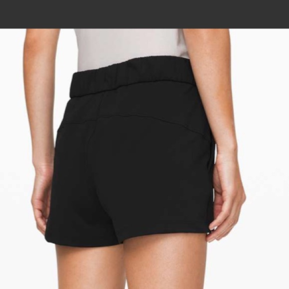 Lululemon On The Fly Shorts 2.5”